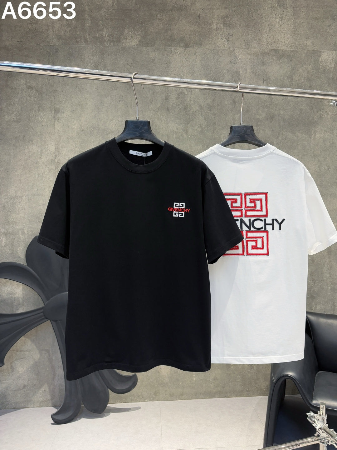 260428 New high-quality, heavily-embroidered T-shirt with large-scale embroidery design
