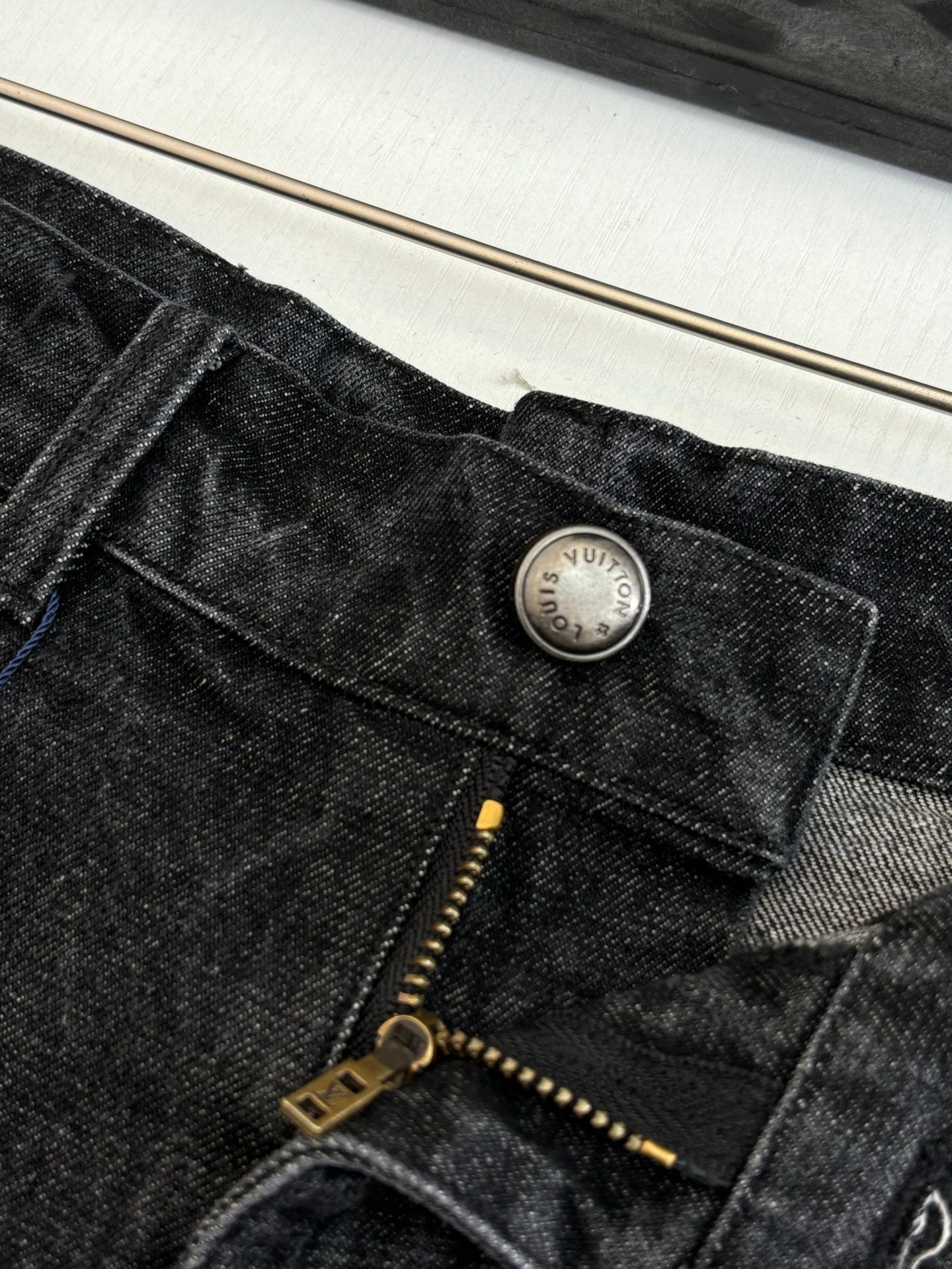 260428 New high-quality distressed and worn-out denim workwear shorts