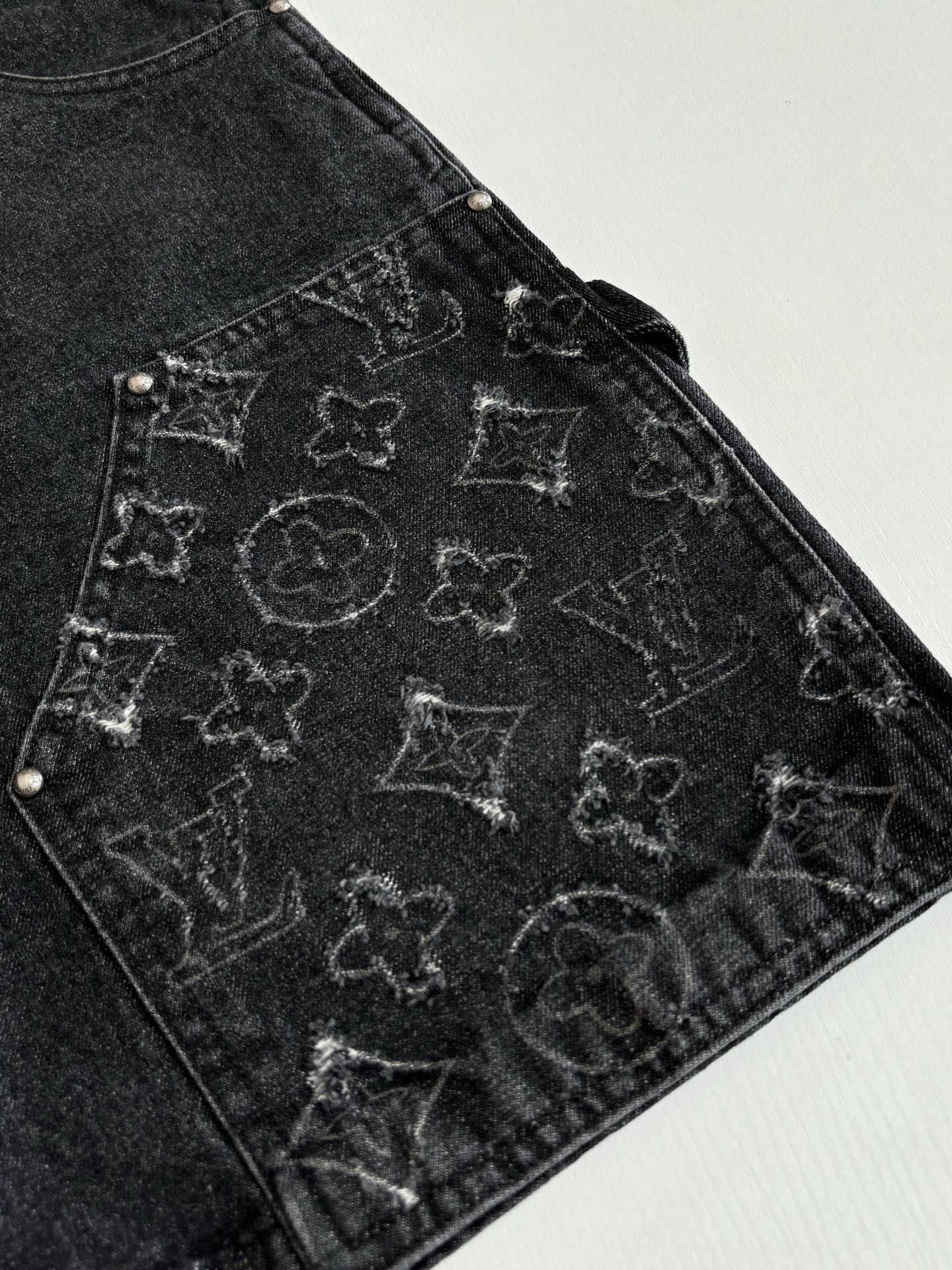 260428 New high-quality distressed and worn-out denim workwear shorts