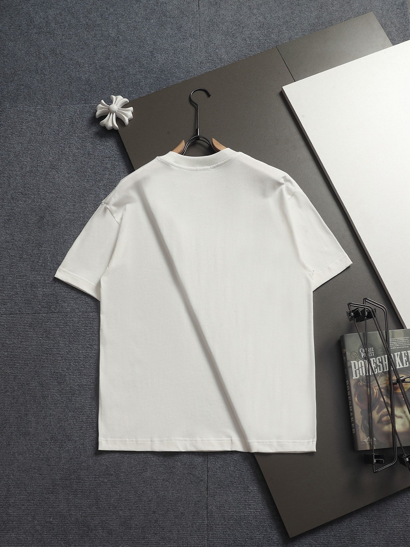 260506 New high-quality embroidered patch T-shirt