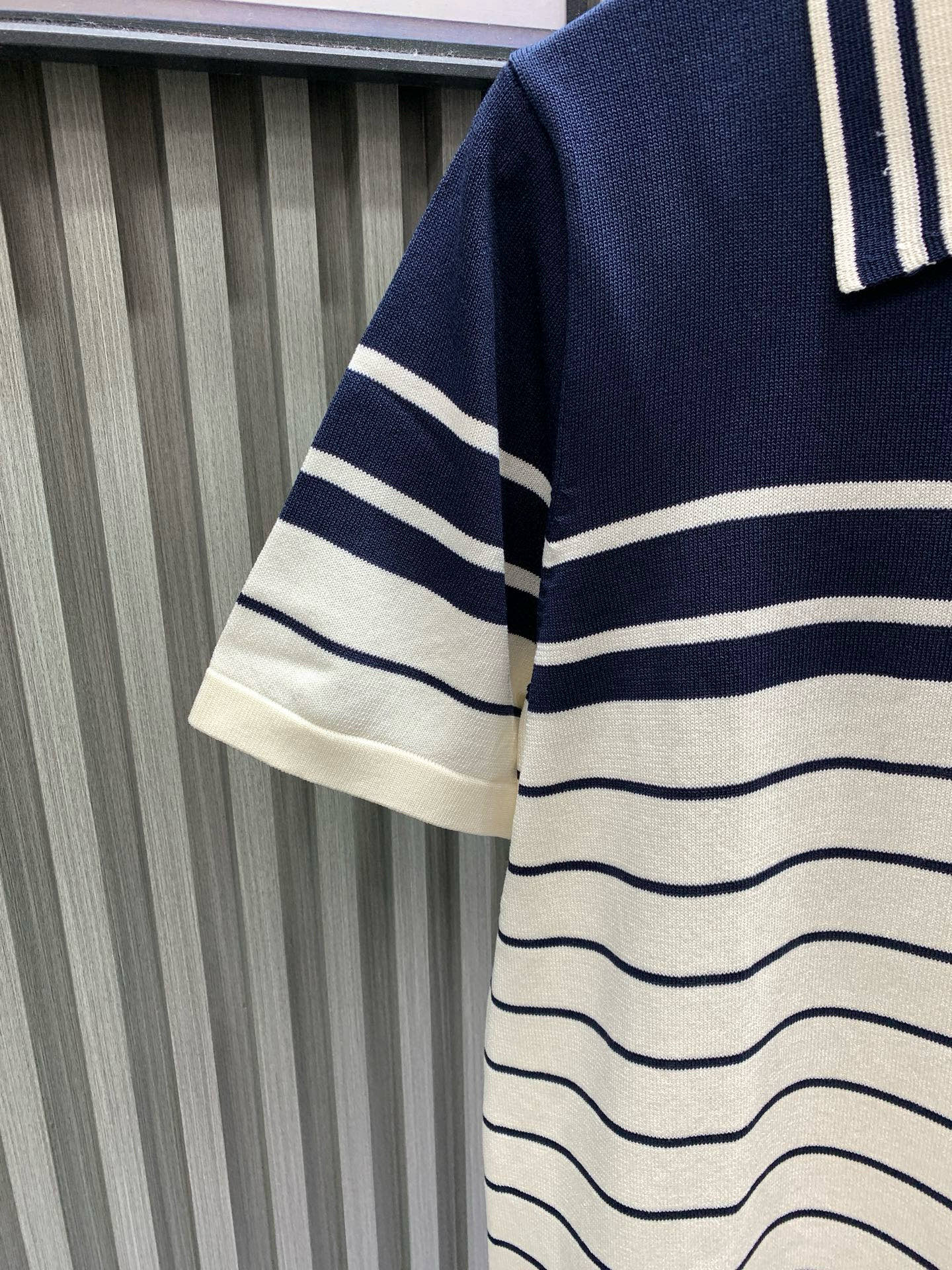 260506 New high-quality striped contrast knit polo shirt