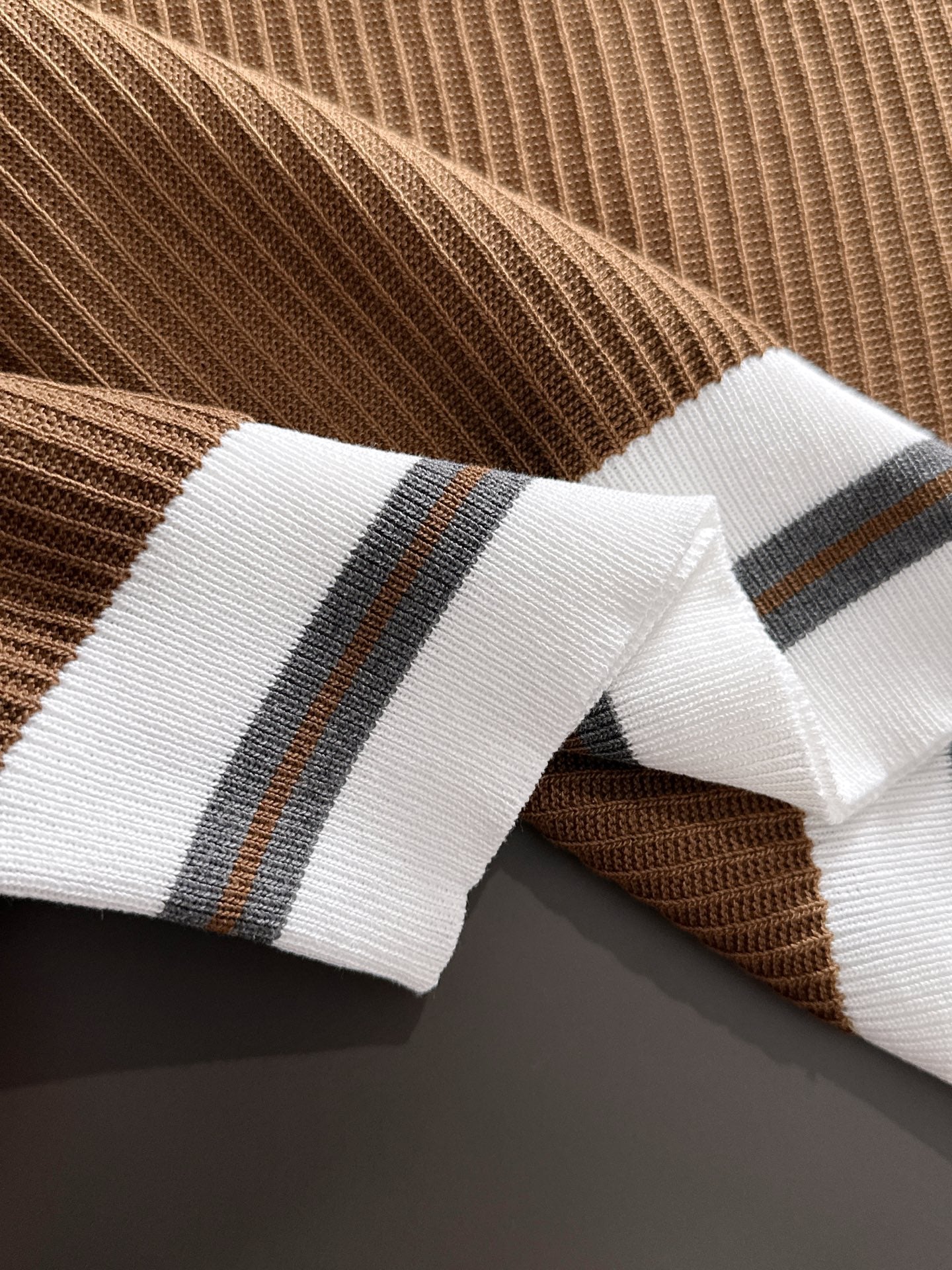 260511 New high-quality combed cotton yarn interwoven neckline knitted T-shirt
