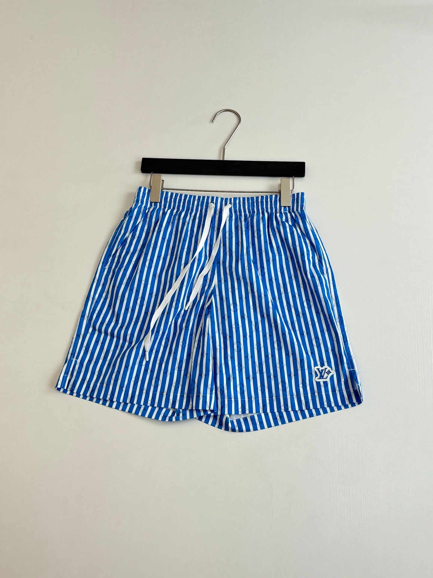 260521 New high-quality blue and white striped casual shorts
