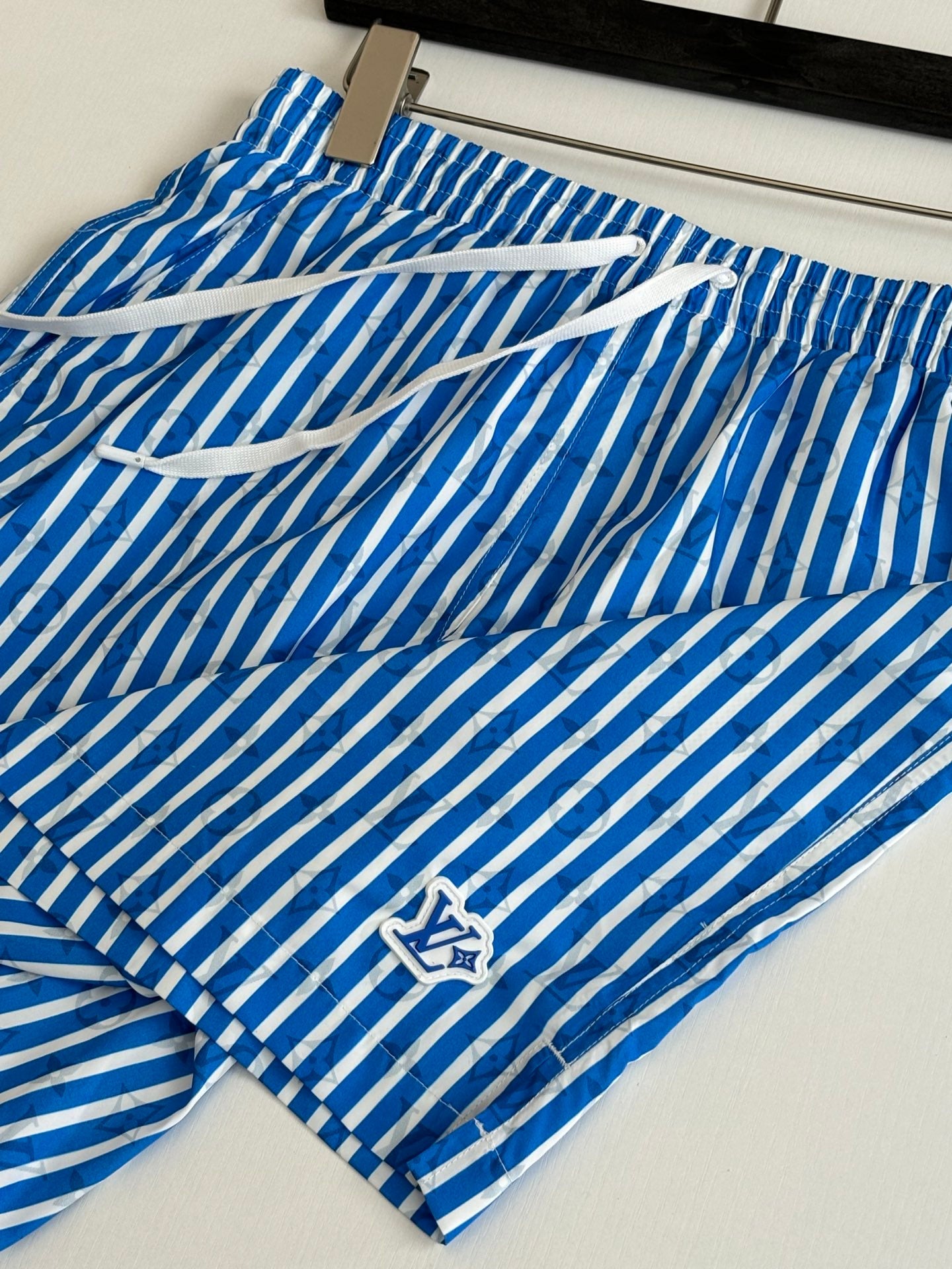 260521 New high-quality blue and white striped casual shorts
