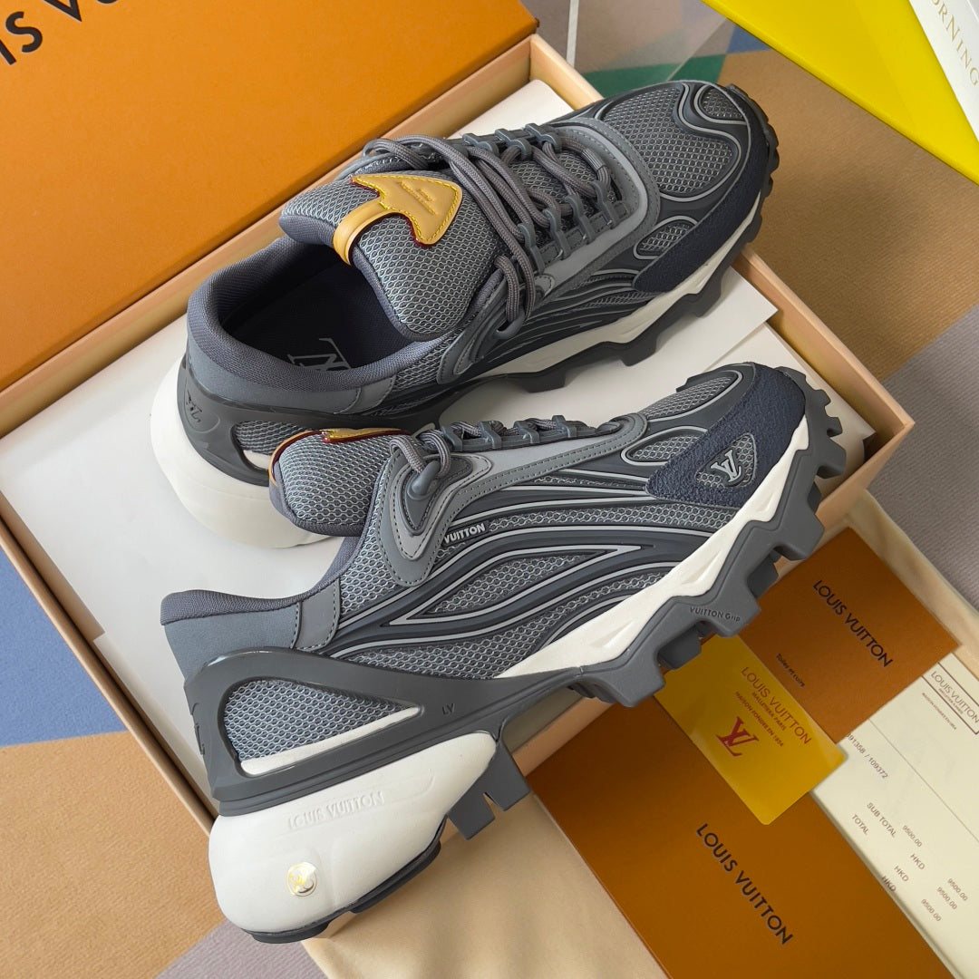 260521 New high-quality, soft and thick-soled outdoor sports shoes