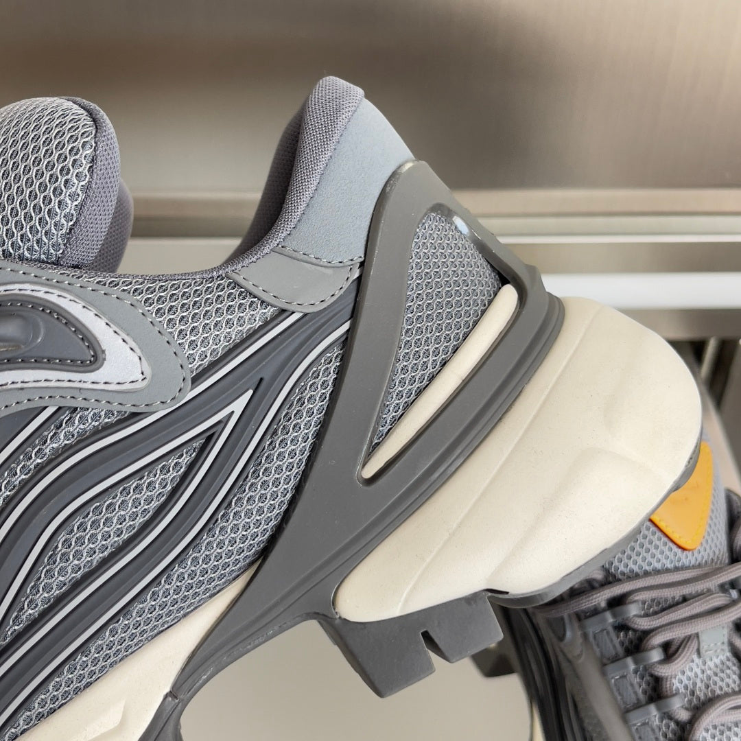 260521 New high-quality, soft and thick-soled outdoor sports shoes