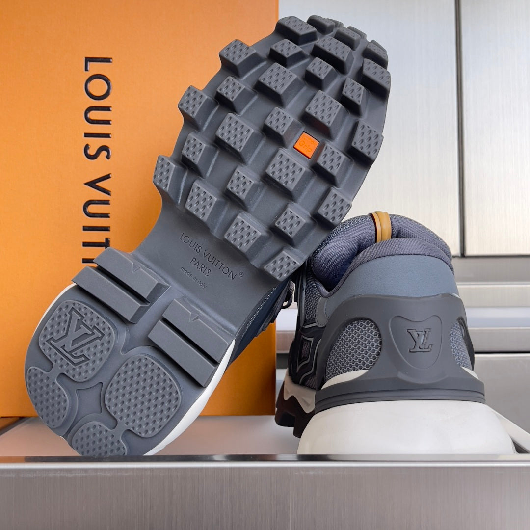 260521 New high-quality, soft and thick-soled outdoor sports shoes