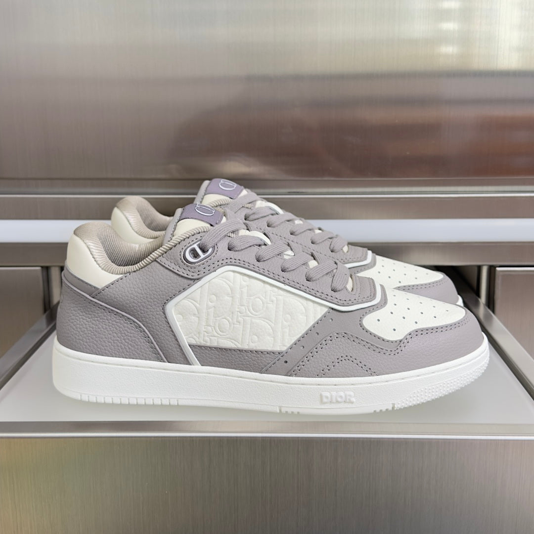 260526 New high-quality shoes in a classic design with a new color scheme