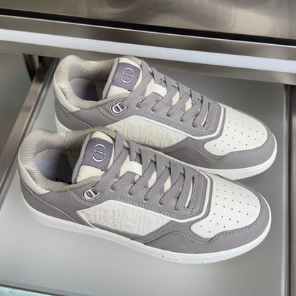 260526 New high-quality shoes in a classic design with a new color scheme