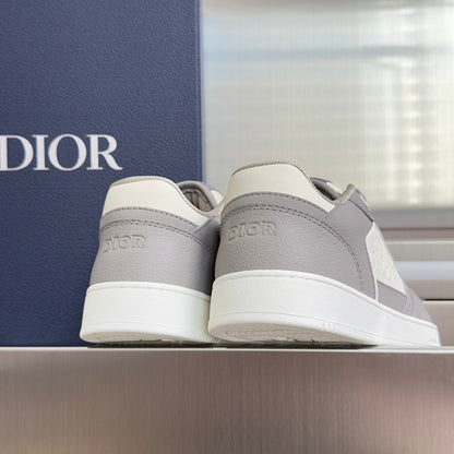260526 New high-quality shoes in a classic design with a new color scheme
