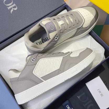 260526 New high-quality shoes in a classic design with a new color scheme