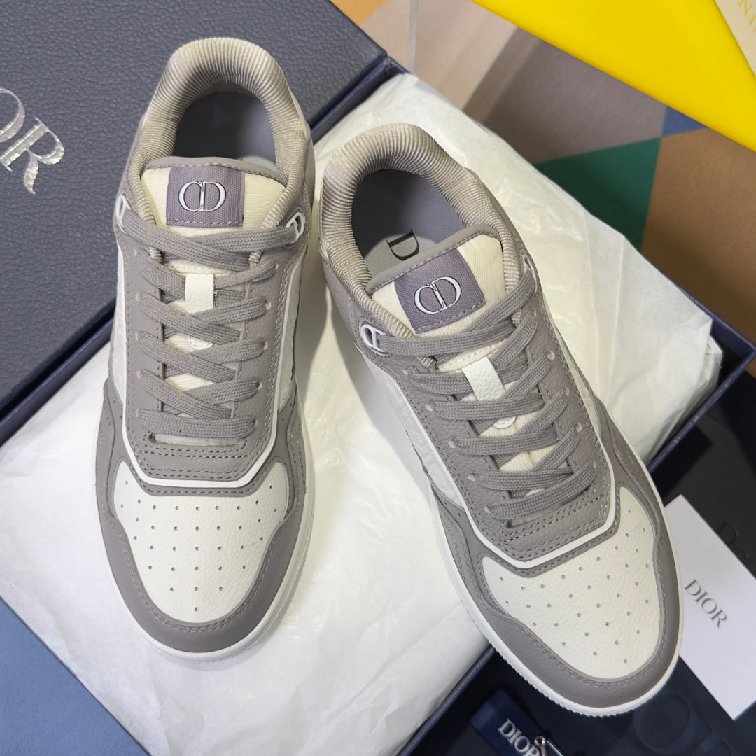 260526 New high-quality shoes in a classic design with a new color scheme