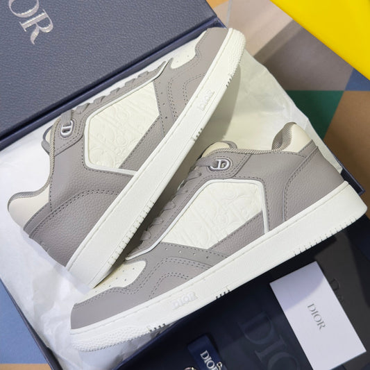 260526 New high-quality shoes in a classic design with a new color scheme