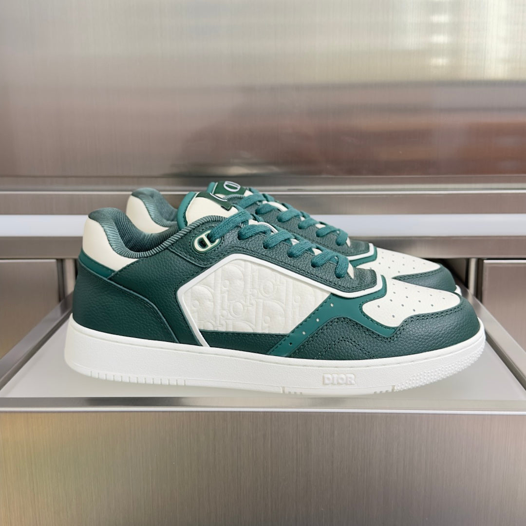 260526 New high-quality shoes in a classic design with a new color scheme