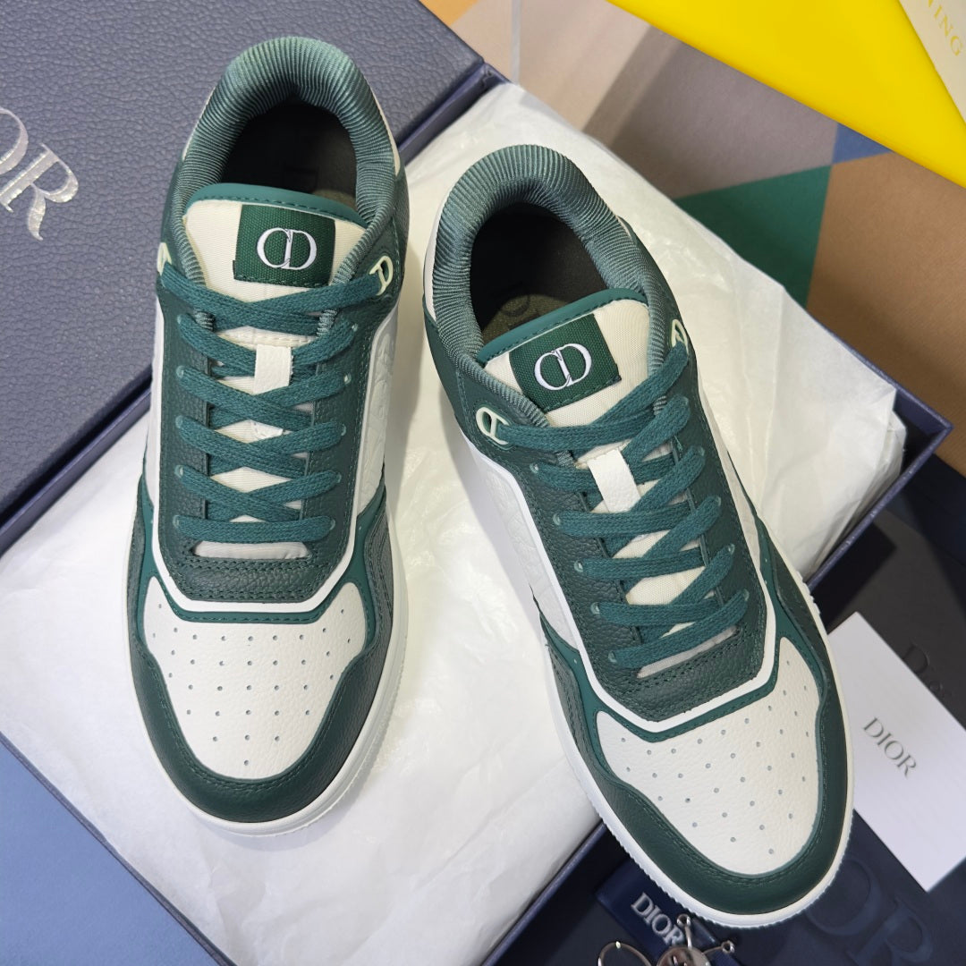 260526 New high-quality shoes in a classic design with a new color scheme