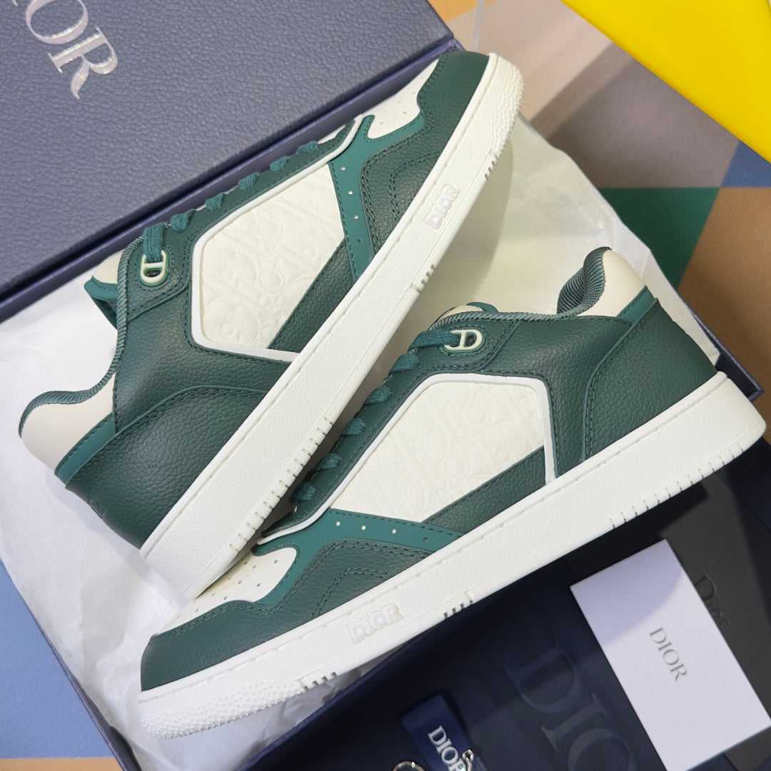 260526 New high-quality shoes in a classic design with a new color scheme