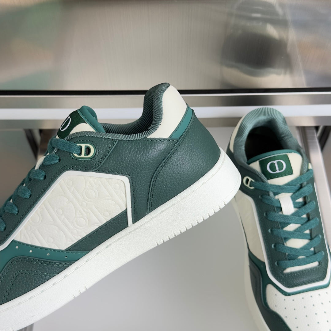 260526 New high-quality shoes in a classic design with a new color scheme