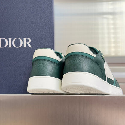 260526 New high-quality shoes in a classic design with a new color scheme