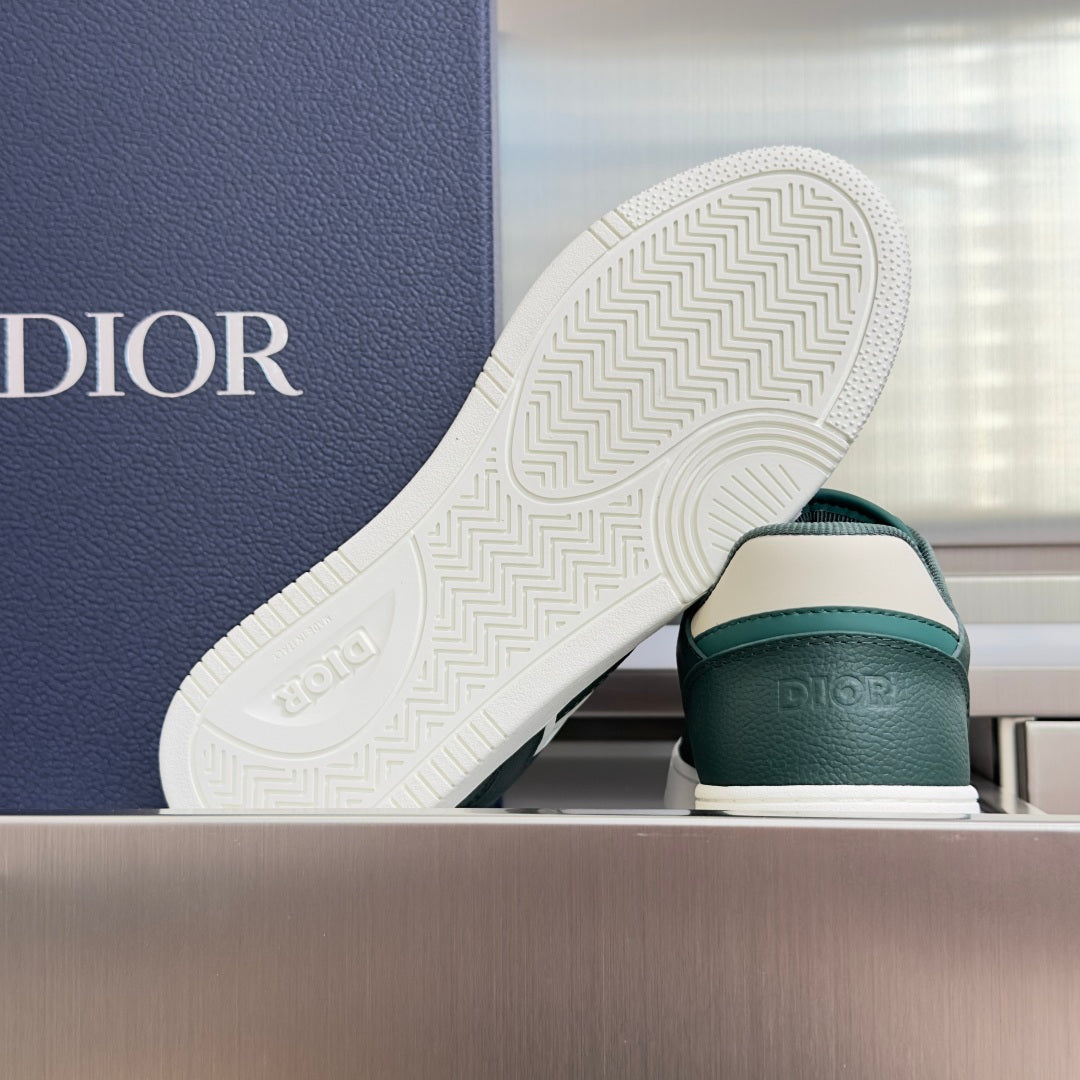 260526 New high-quality shoes in a classic design with a new color scheme