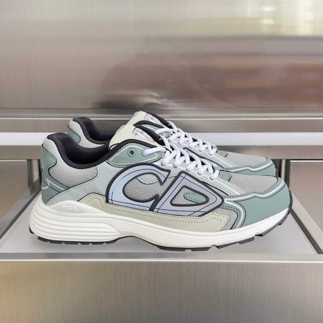 260526 New high-quality shoes in a classic design with a new color scheme