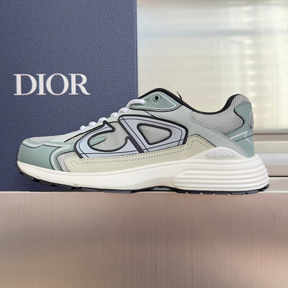260526 New high-quality shoes in a classic design with a new color scheme