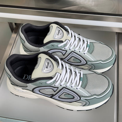 260526 New high-quality shoes in a classic design with a new color scheme