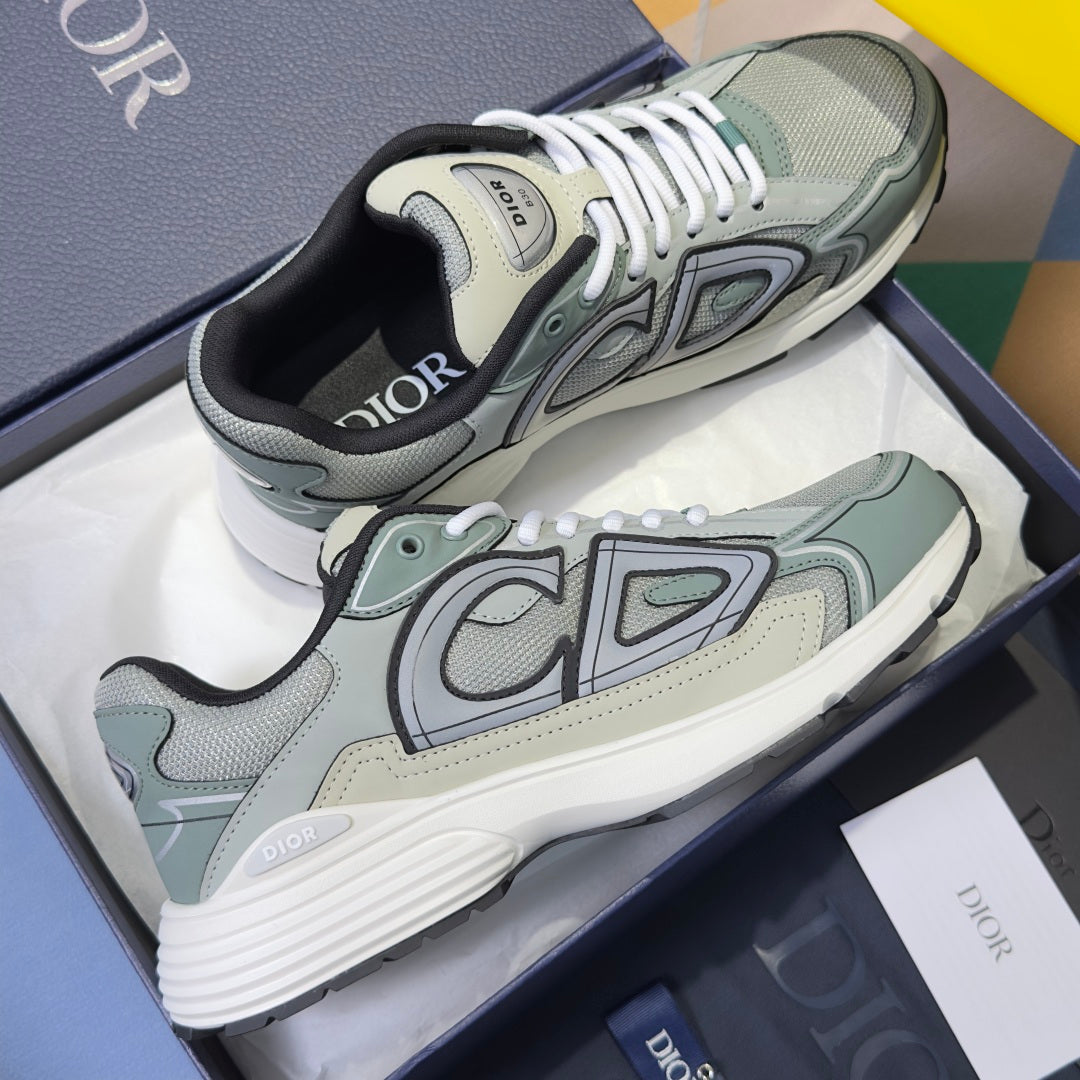 260526 New high-quality shoes in a classic design with a new color scheme