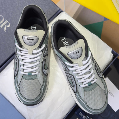 260526 New high-quality shoes in a classic design with a new color scheme