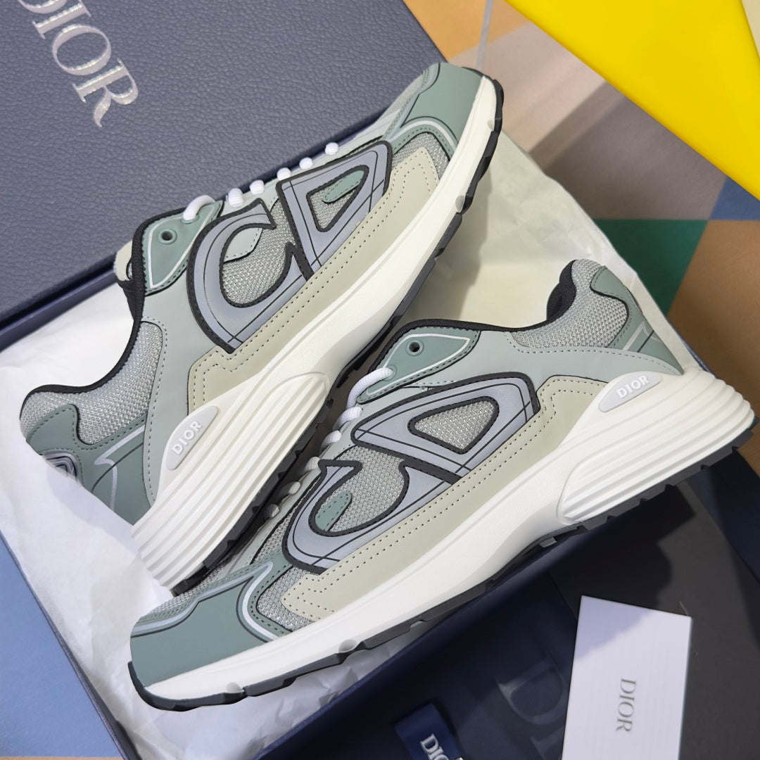 260526 New high-quality shoes in a classic design with a new color scheme