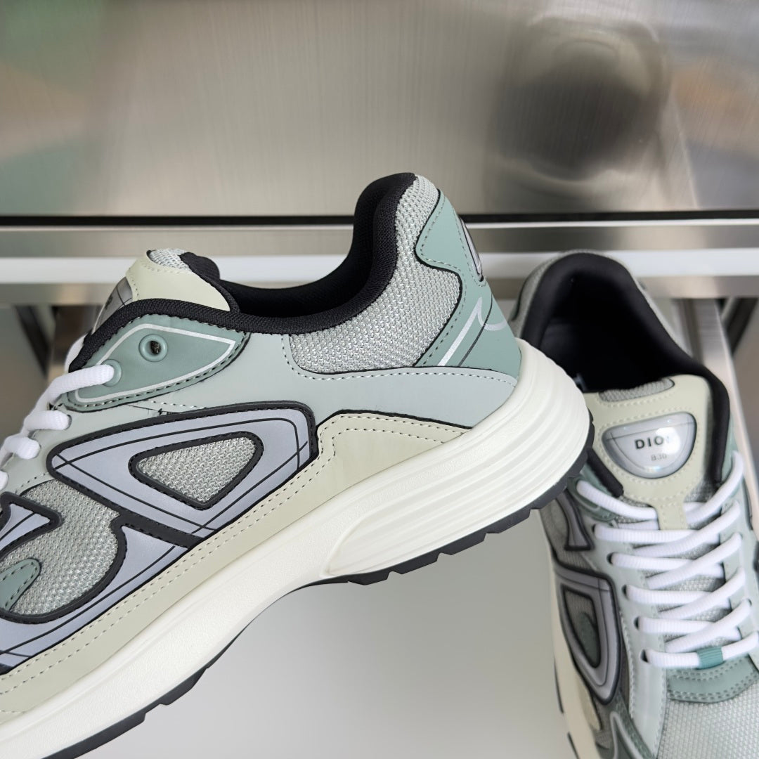 260526 New high-quality shoes in a classic design with a new color scheme