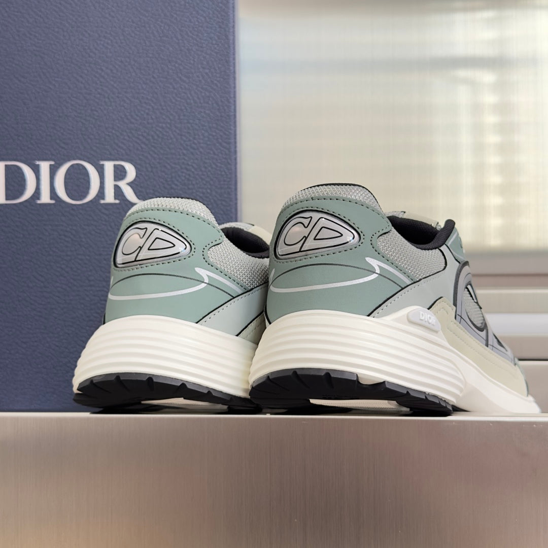 260526 New high-quality shoes in a classic design with a new color scheme