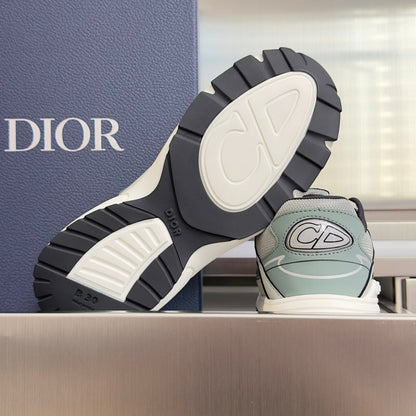 260526 New high-quality shoes in a classic design with a new color scheme