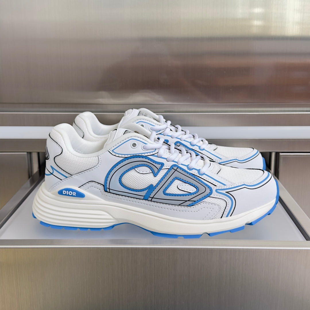 260526 New high-quality shoes in a classic design with a new color scheme