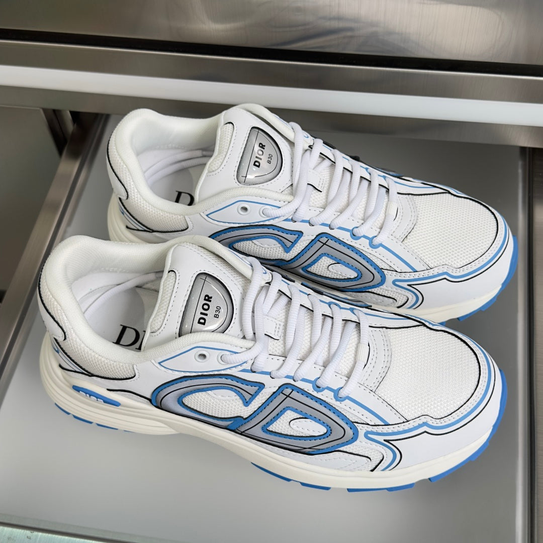 260526 New high-quality shoes in a classic design with a new color scheme