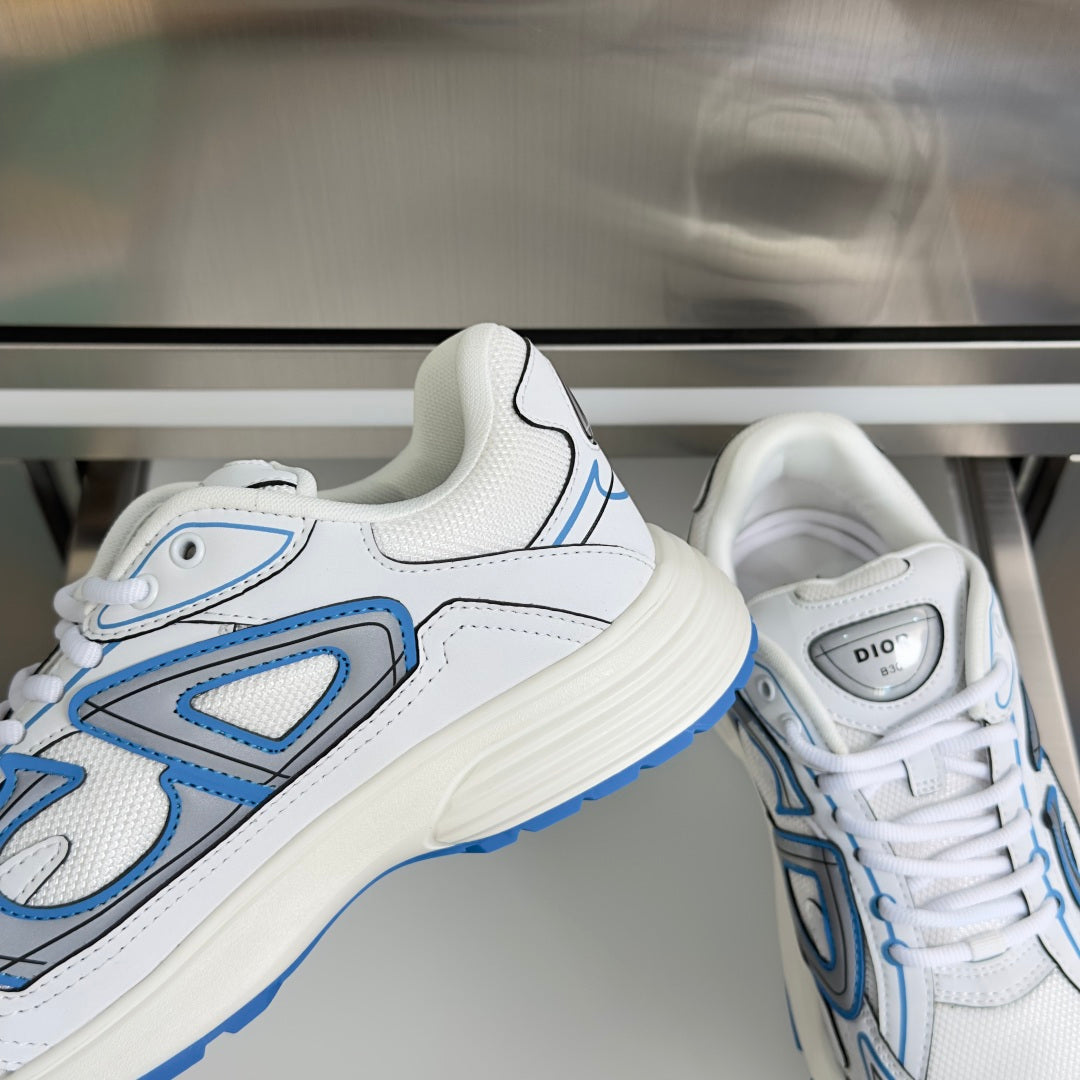 260526 New high-quality shoes in a classic design with a new color scheme