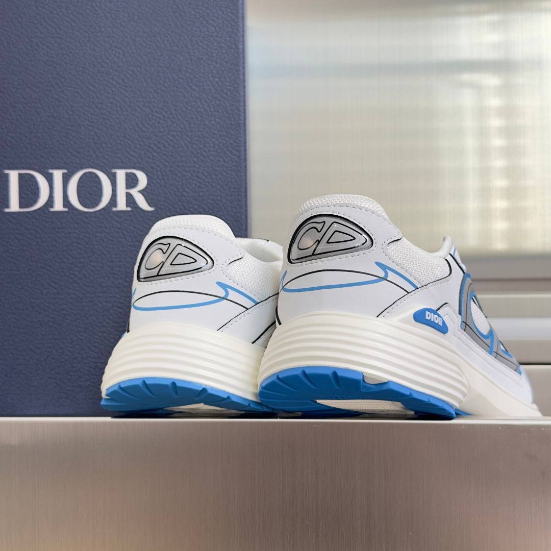 260526 New high-quality shoes in a classic design with a new color scheme