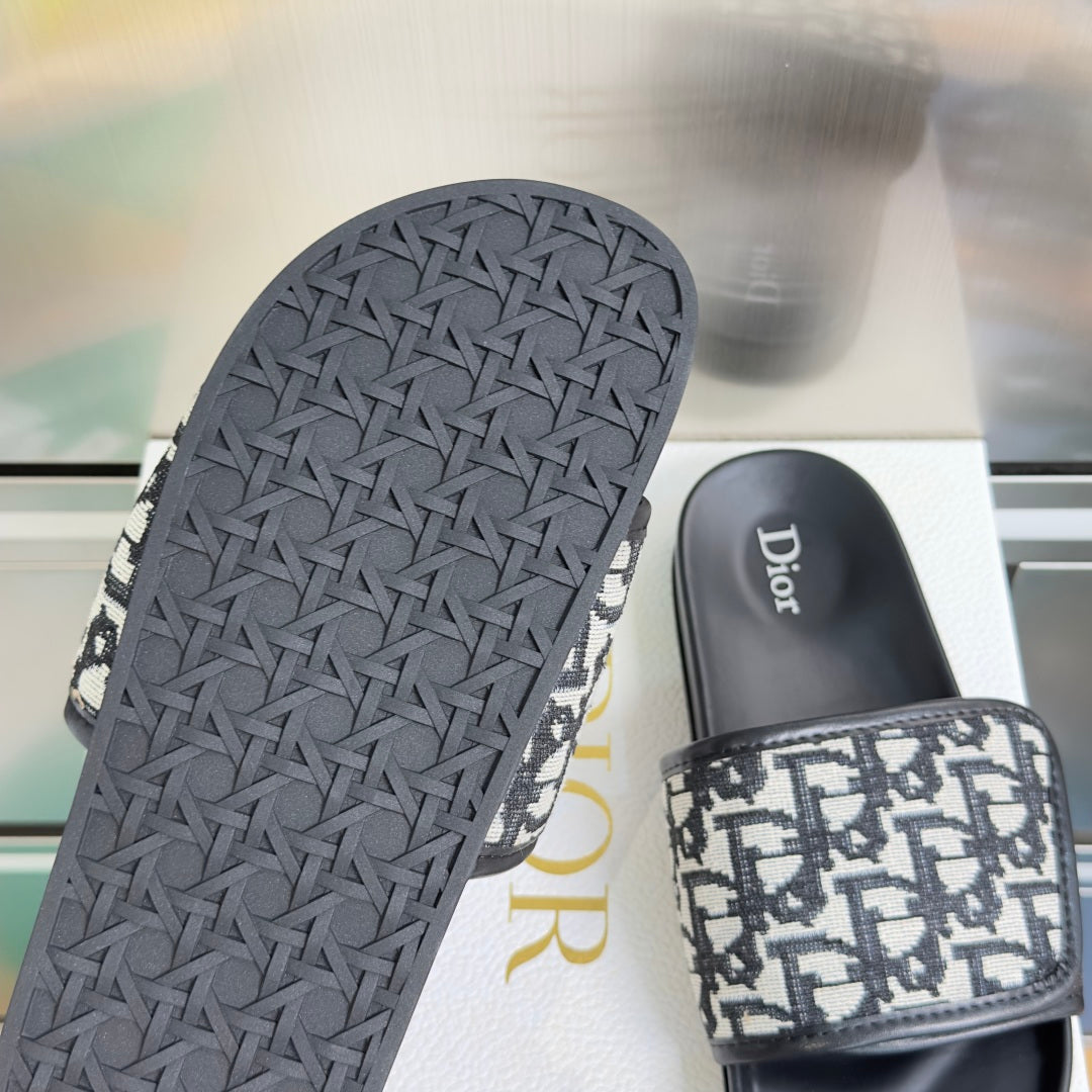260526 New high-quality summer Velcro thick-soled beach slippers