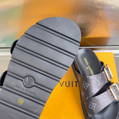 260526 New high-quality summer thick-soled double-buckle flat beach slippers
