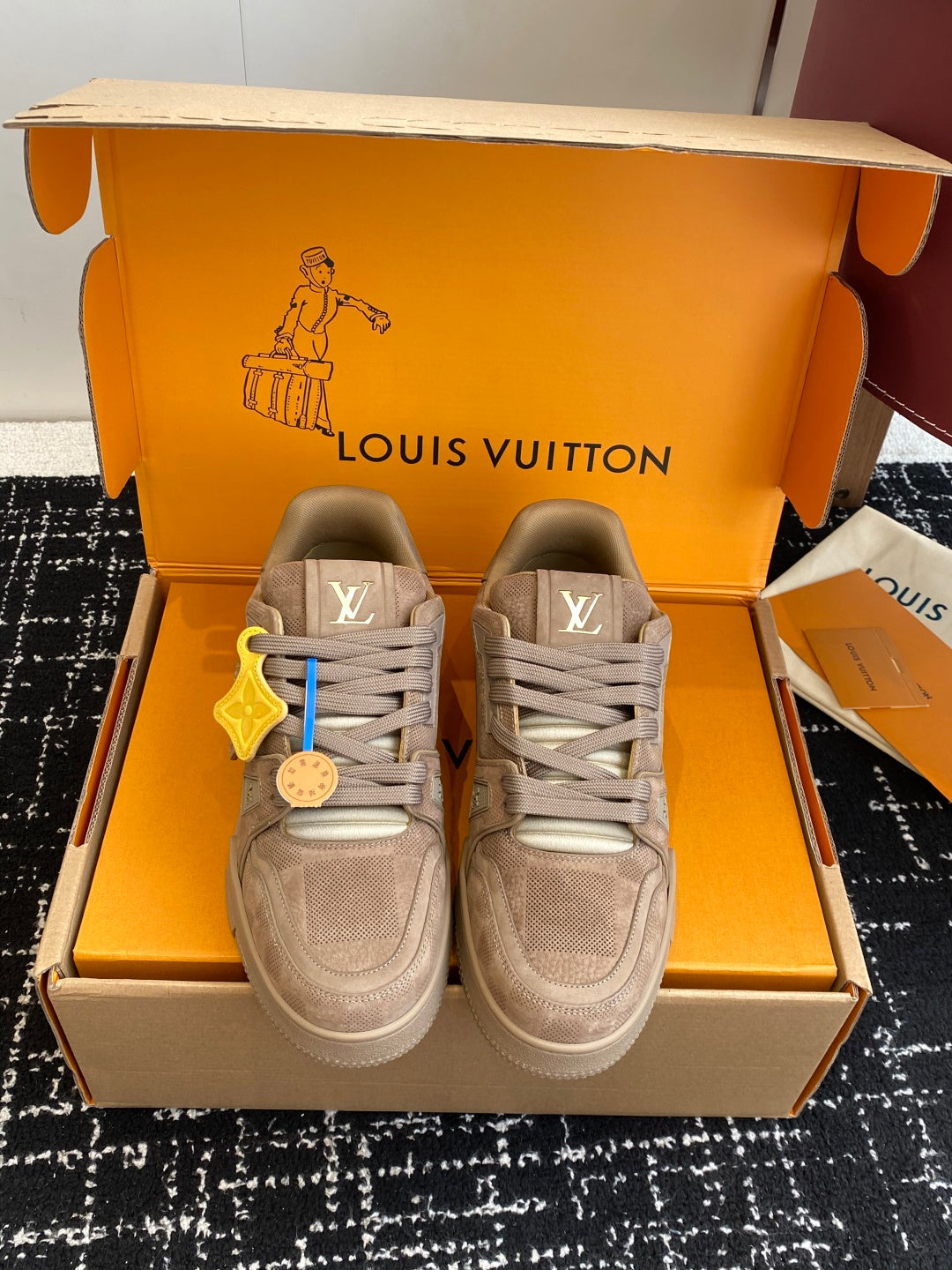 260602 New high-quality genuine leather distressed versatile and fashionable sneakers