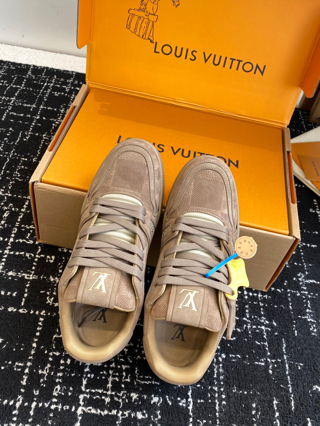260602 New high-quality genuine leather distressed versatile and fashionable sneakers