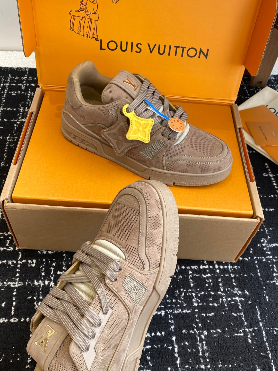 260602 New high-quality genuine leather distressed versatile and fashionable sneakers