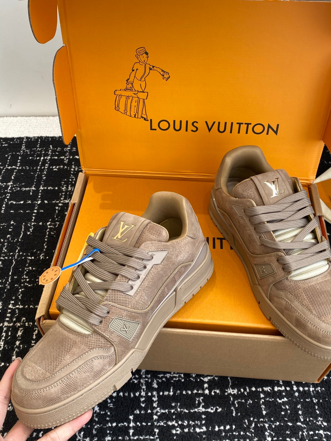 260602 New high-quality genuine leather distressed versatile and fashionable sneakers