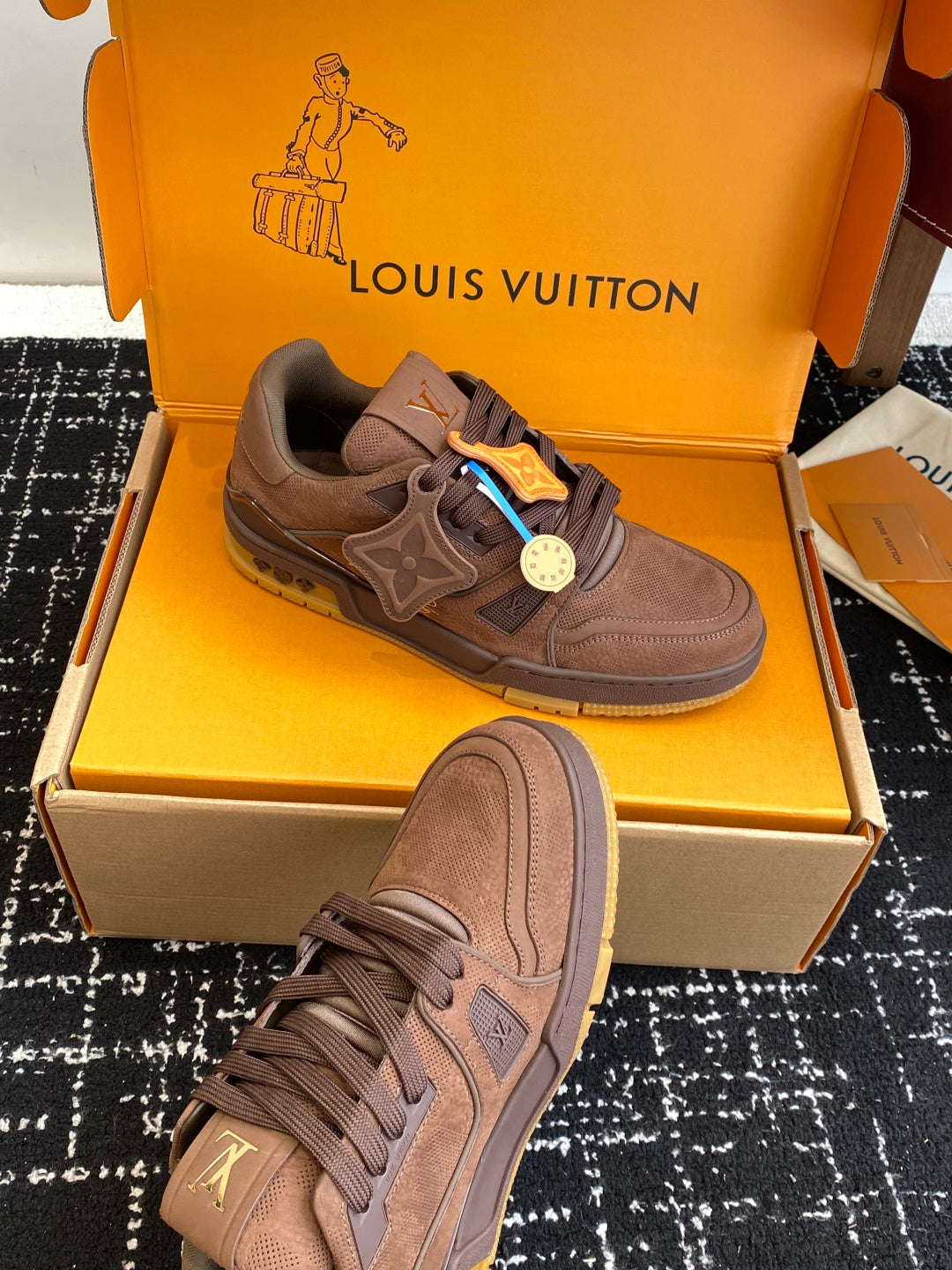 260602 New high-quality genuine leather distressed versatile and fashionable sneakers