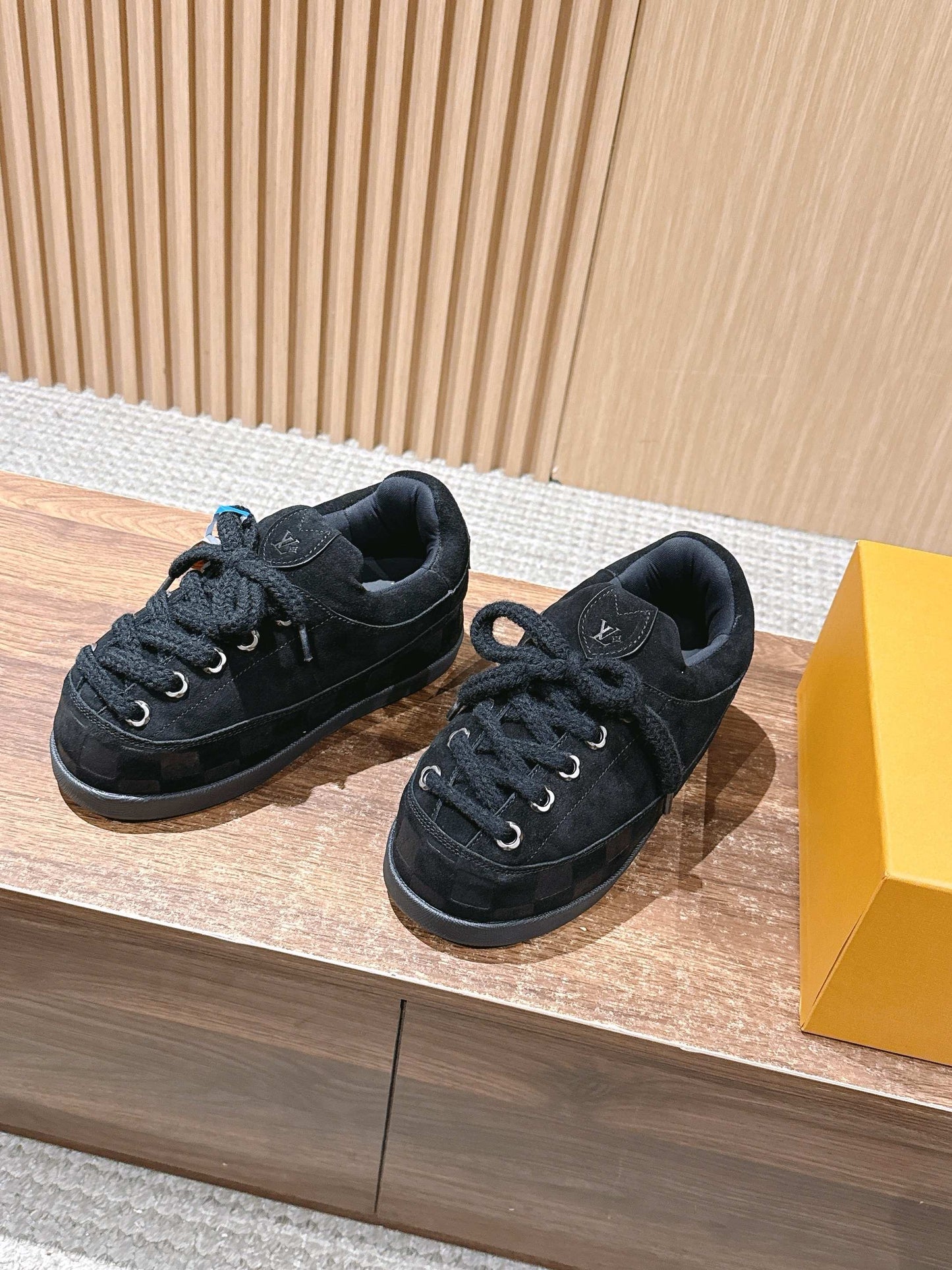 260602 New high-quality plush cowhide warm and cute casual shoes