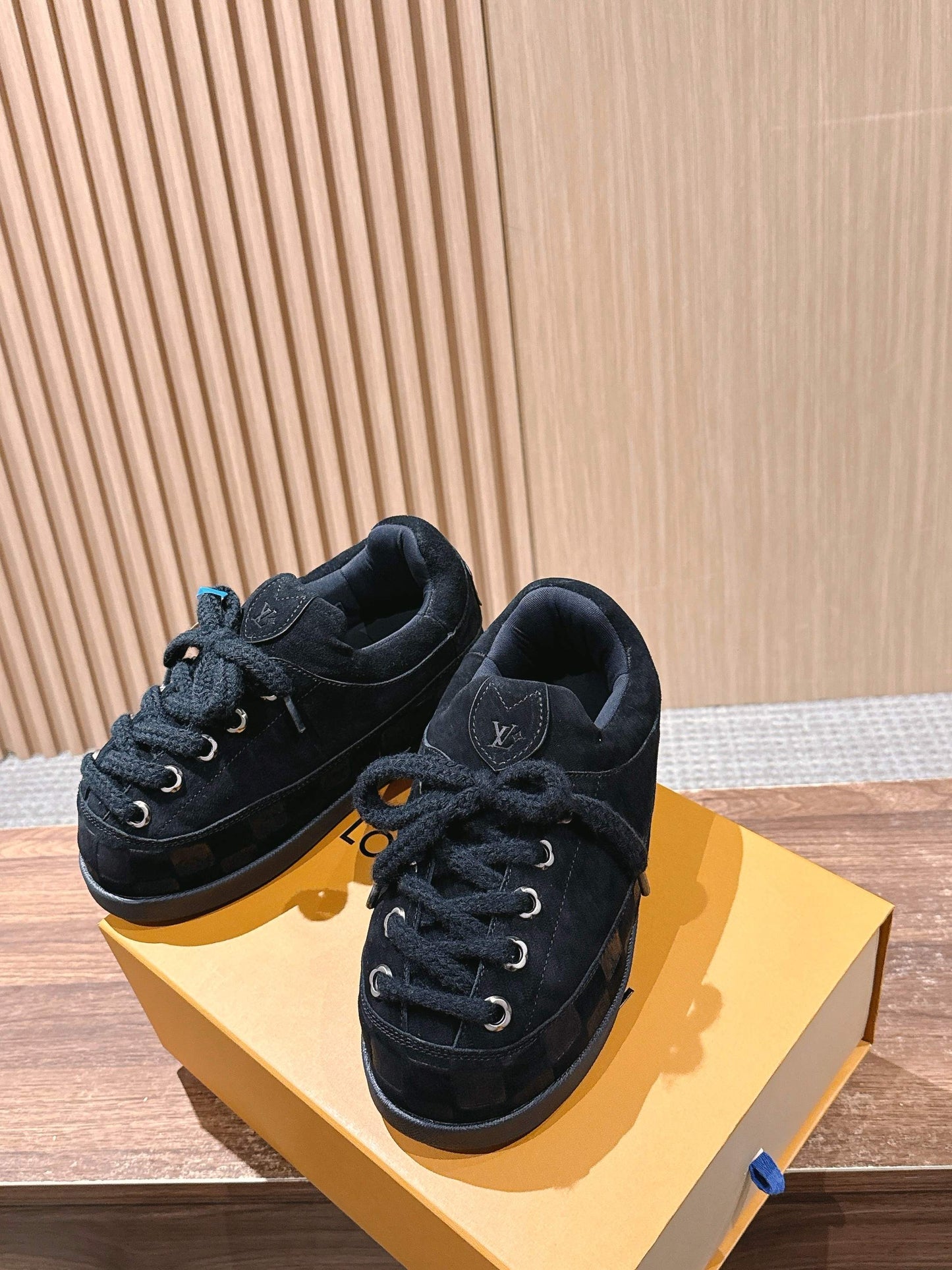 260602 New high-quality plush cowhide warm and cute casual shoes