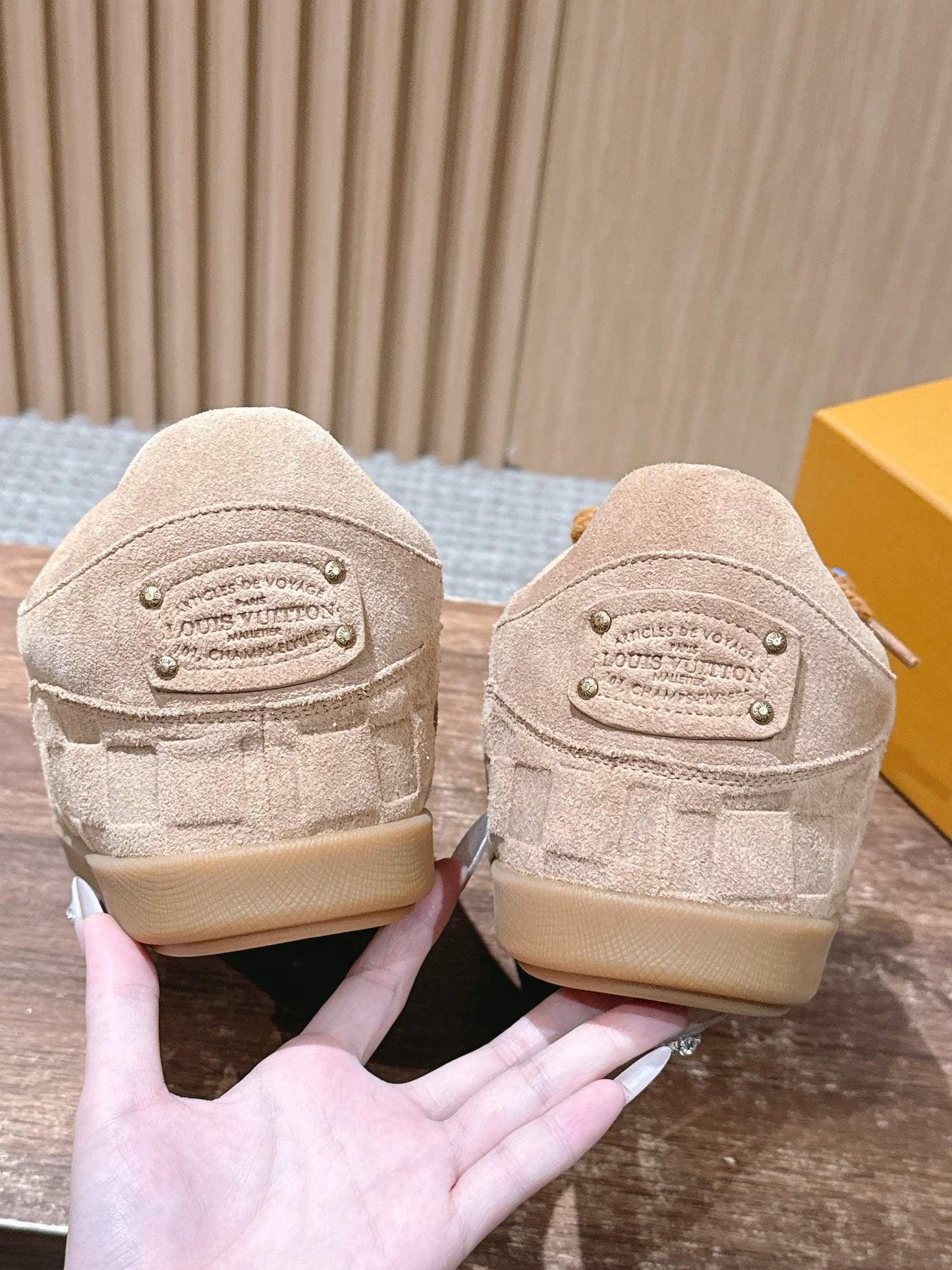 260602 New high-quality plush cowhide warm and cute casual shoes