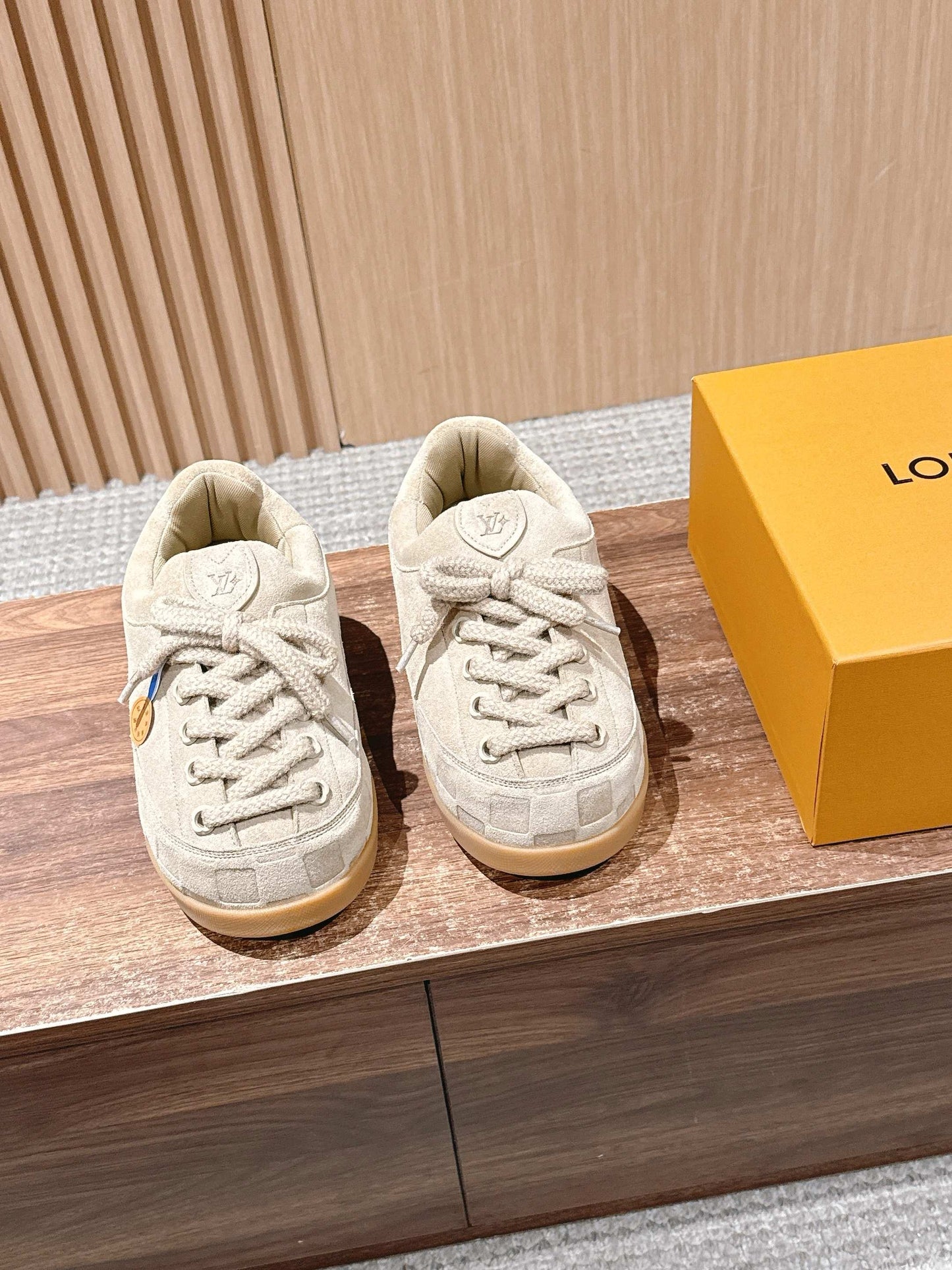 260602 New high-quality plush cowhide warm and cute casual shoes