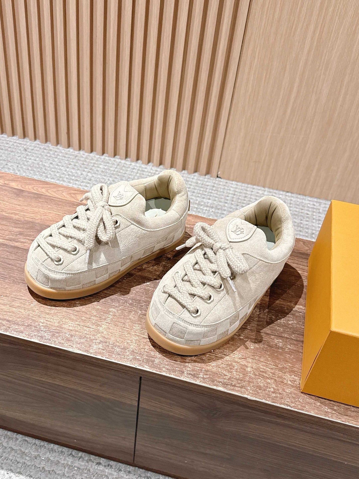 260602 New high-quality plush cowhide warm and cute casual shoes