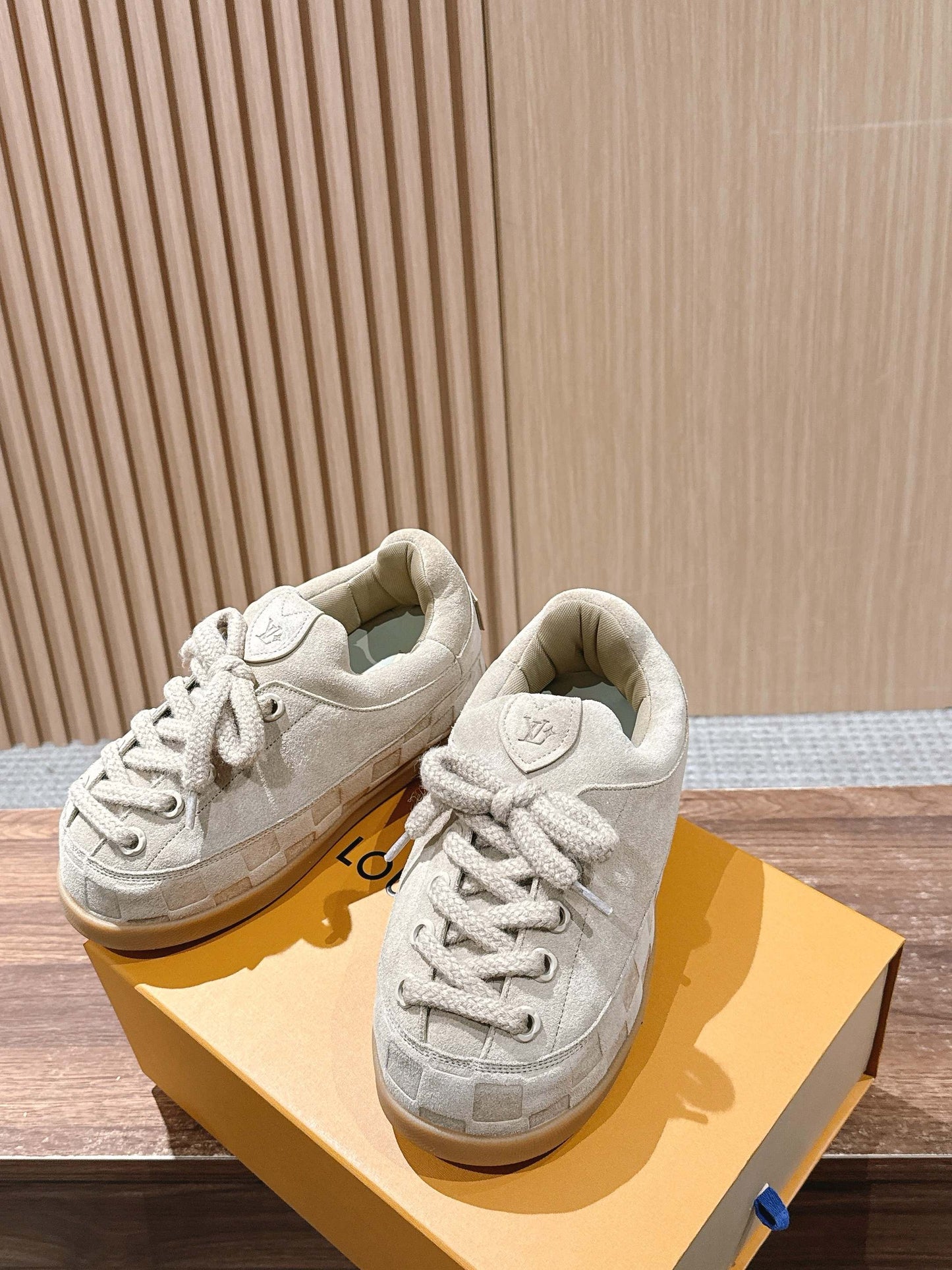 260602 New high-quality plush cowhide warm and cute casual shoes