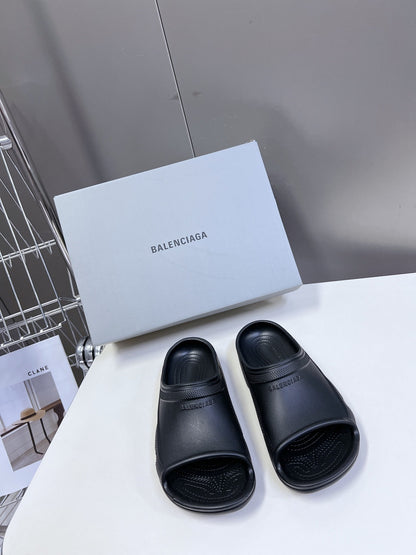 260602 New high-quality rubber-soled slippers with abstract tread patterns